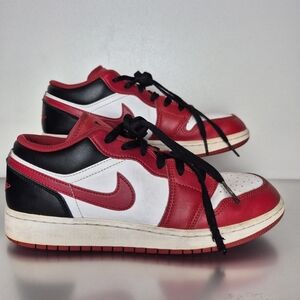 Nike Air Jordan 1 Retro Low Chicago Bulls. Red/White/Black. Size Y6.5. Used.